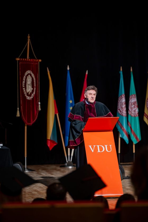 VDU įteikti daktaro diplomai, skirtos Garbės stipendijos ir pagerbti mokslininkai