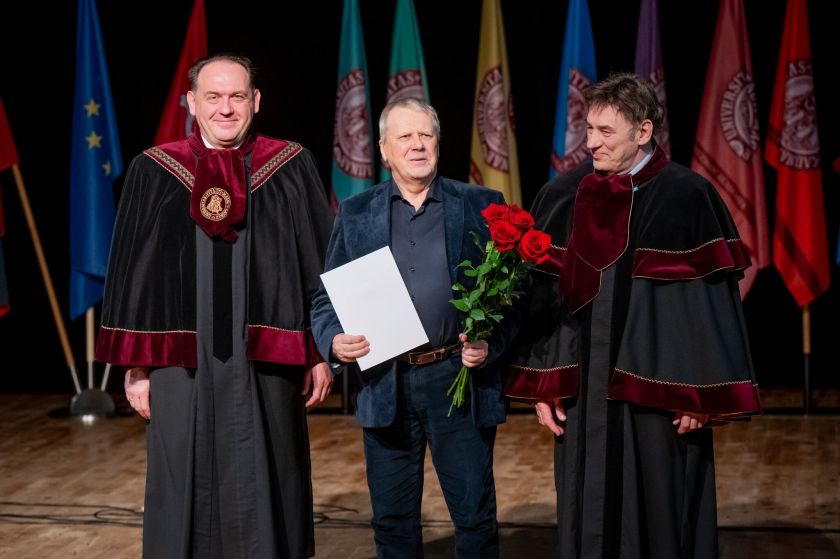 VDU įteikti daktaro diplomai, skirtos Garbės stipendijos ir pagerbti mokslininkai