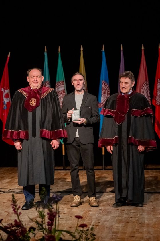 VDU įteikti daktaro diplomai, skirtos Garbės stipendijos ir pagerbti mokslininkai