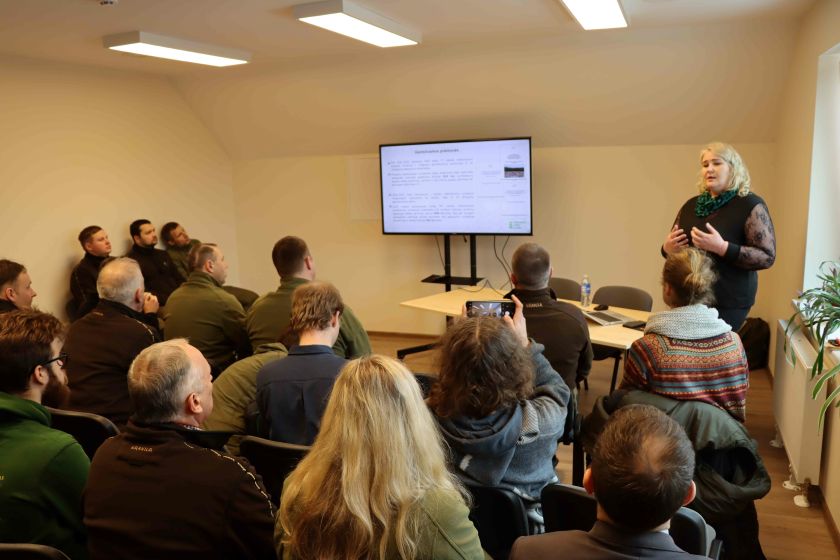 Praktinis susitikimas miške: miškininkai tęsia socialinio dialogo kūrimą su nevyriausybinėmis organizacijomis bei vietos bendruomenėmis