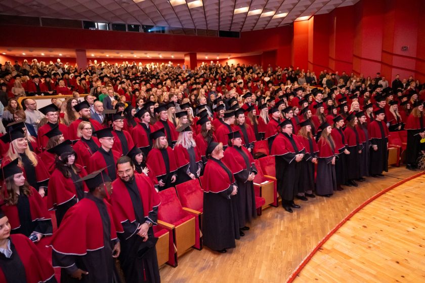 VDU absolventai atsiėmė diplomus: artes liberales studijos – unikalus pranašumas rinkoje