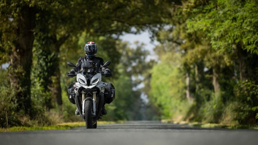 Motociklas po žiemos miego: keli patarimai saugioms ir patikimoms kelionėms