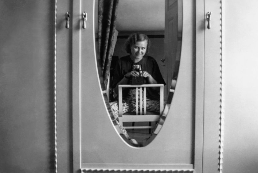 Nauja pavasario sezono paroda „Sidabro merginos. Retušuota Baltijos šalių fotografijos istorija“ Nacionalinėje dailės galerijoje