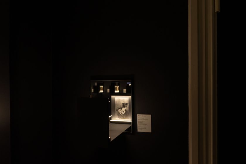 Nauja pavasario sezono paroda „Sidabro merginos. Retušuota Baltijos šalių fotografijos istorija“ Nacionalinėje dailės galerijoje