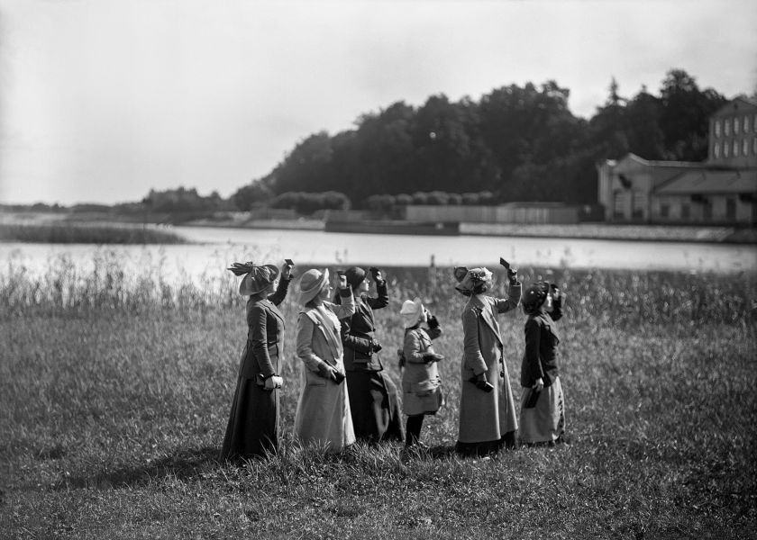 Nauja pavasario sezono paroda „Sidabro merginos. Retušuota Baltijos šalių fotografijos istorija“ Nacionalinėje dailės galerijoje