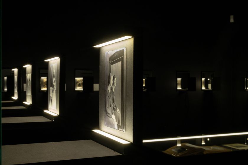 Nauja pavasario sezono paroda „Sidabro merginos. Retušuota Baltijos šalių fotografijos istorija“ Nacionalinėje dailės galerijoje