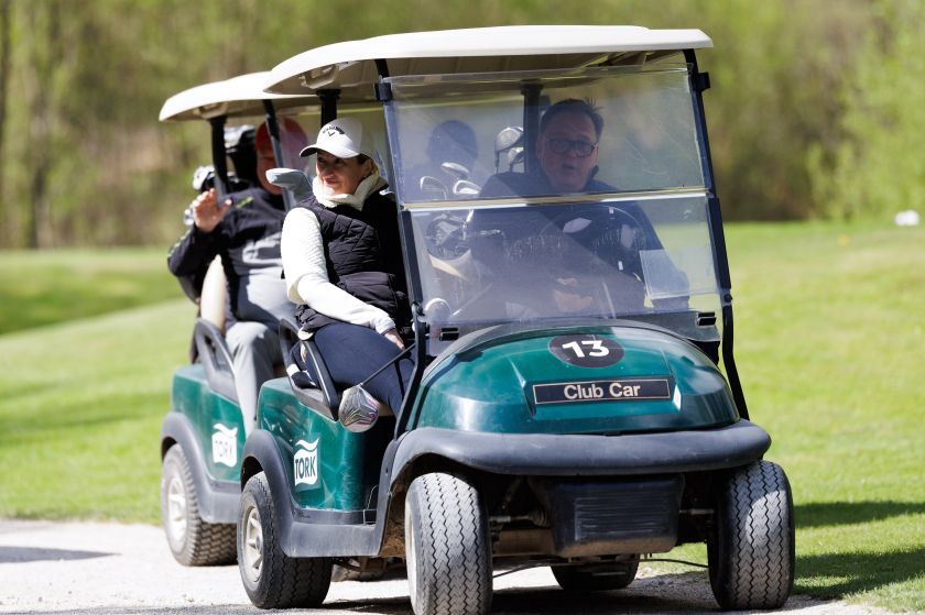 Vilniuje golfo sezonas pradėtas azartišku turnyru ir šventine nuotaika