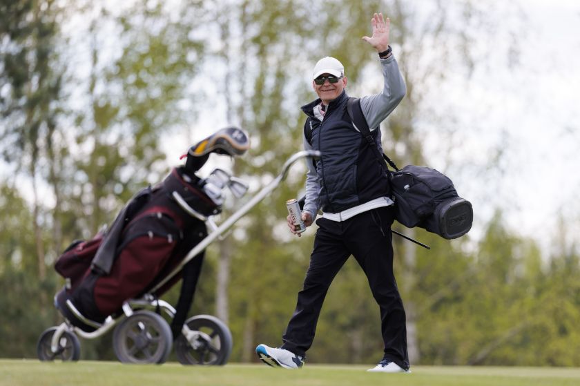 Vilniuje golfo sezonas pradėtas azartišku turnyru ir šventine nuotaika