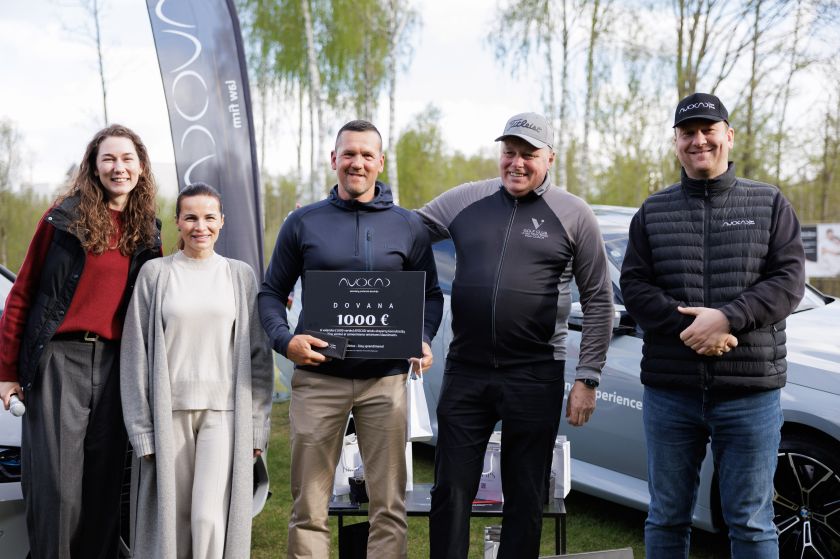 Vilniuje golfo sezonas pradėtas azartišku turnyru ir šventine nuotaika