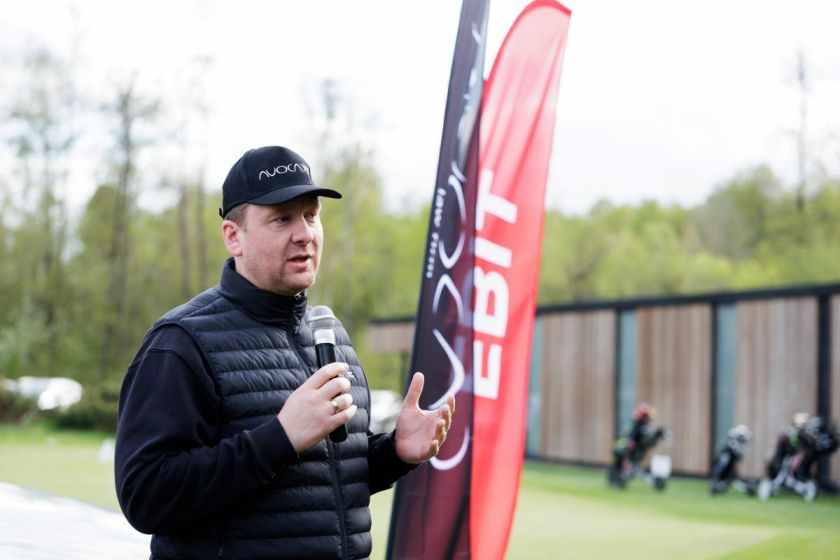 Vilniuje golfo sezonas pradėtas azartišku turnyru ir šventine nuotaika