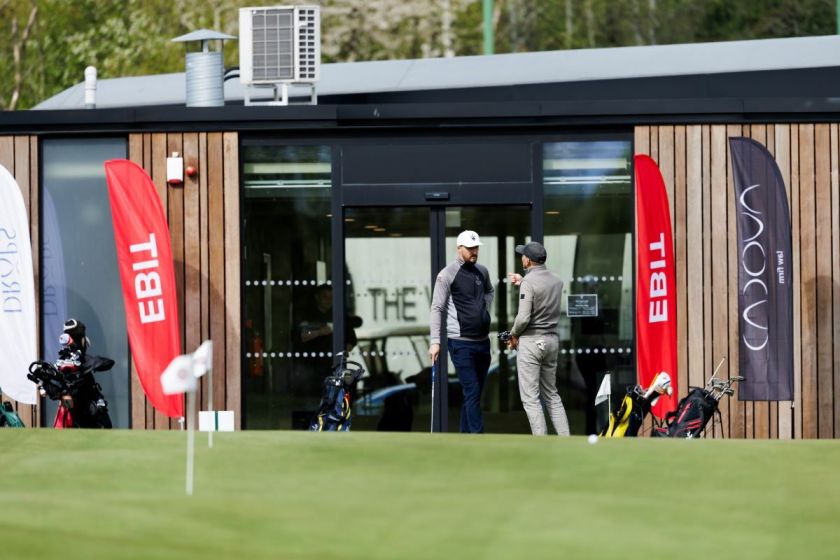 Vilniuje golfo sezonas pradėtas azartišku turnyru ir šventine nuotaika