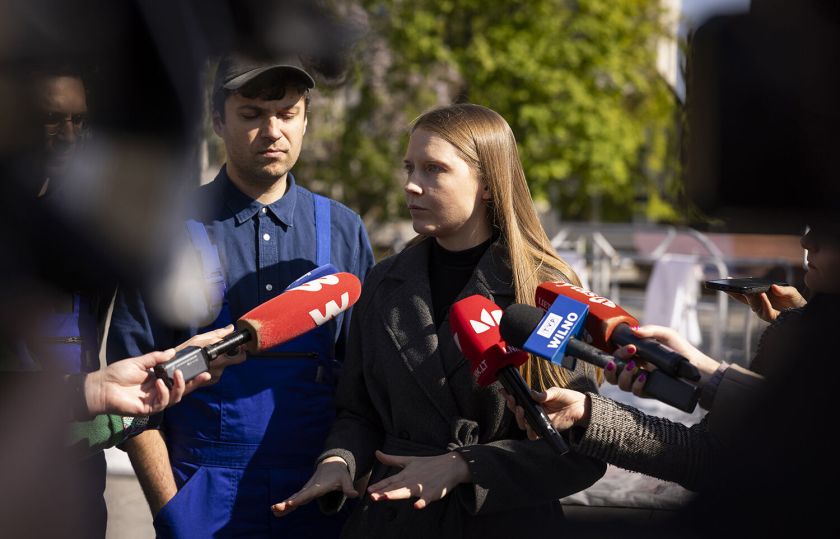 „Kruvinas“ pasirodymas sostinės centre: parodė be nuskausminamųjų kastruojamų paršelių kančią