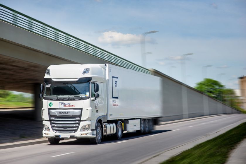 Nuo vilkiko kabinos iki VR akinių: „Baltic transline“ testuoja modernų vairuotojų mokymų sprendimą