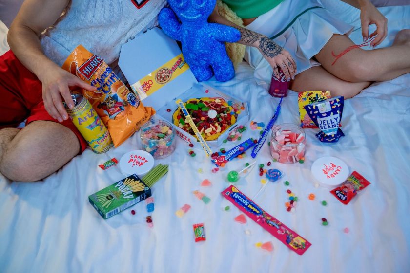 Pasakyk, kokius skanėstus valgei vaikystėje – pasakysiu, kiek tau metų: nuo šaukšte deginto cukraus iki madingų guminukų kiekvieno paauglio kišenėje