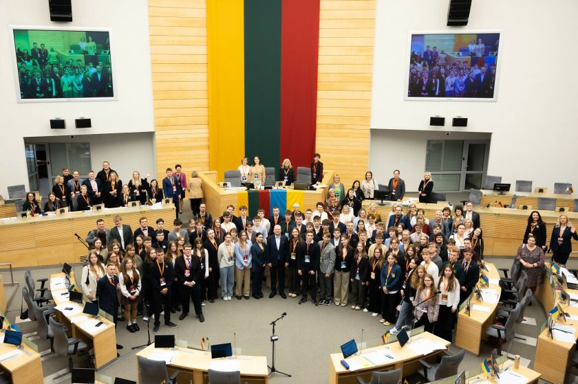 Ketvirtąjį Demokratijos žinių konkursą laimėjo gimnazistas iš Vilniaus licėjaus