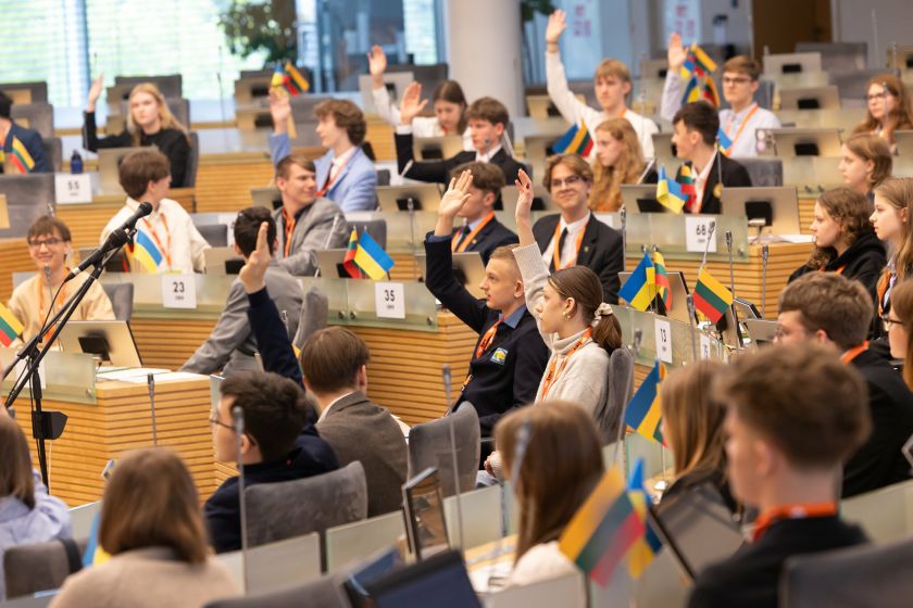 Ketvirtąjį Demokratijos žinių konkursą laimėjo gimnazistas iš Vilniaus licėjaus