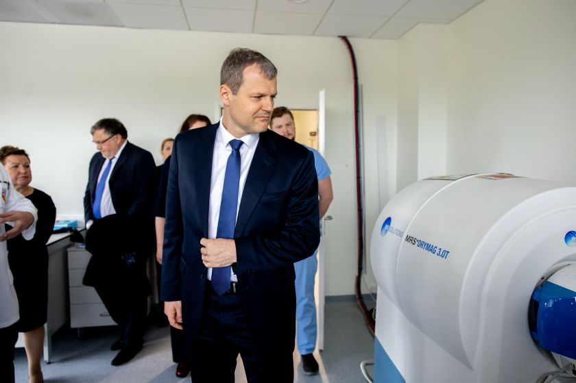 LSMU ir Kauno klinikose apsilankęs premjeras Gintautas Paluckas: „Suremsime pečius“
