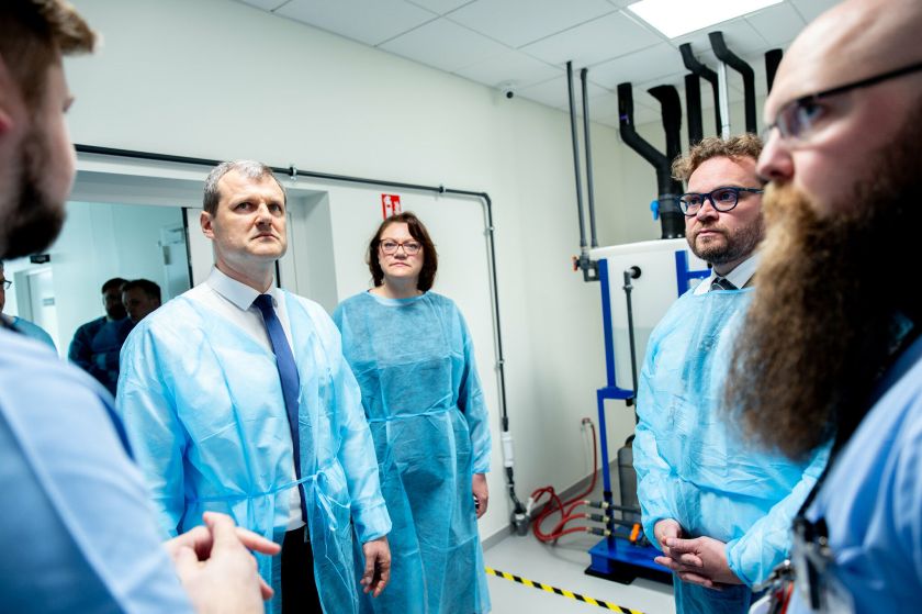 LSMU ir Kauno klinikose apsilankęs premjeras Gintautas Paluckas: „Suremsime pečius“