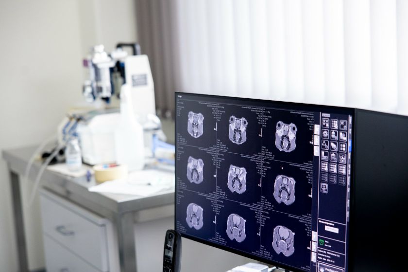 LSMU ir Kauno klinikose apsilankęs premjeras Gintautas Paluckas: „Suremsime pečius“