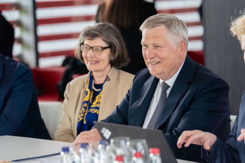 LSMU ir Kauno klinikose apsilankęs premjeras Gintautas Paluckas: „Suremsime pečius“