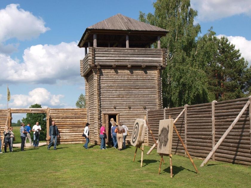 Atskleista viena iš „Moterų ralio“ maršruto vietų. Tai – Lietuvoje populiarus muziejų kraštas