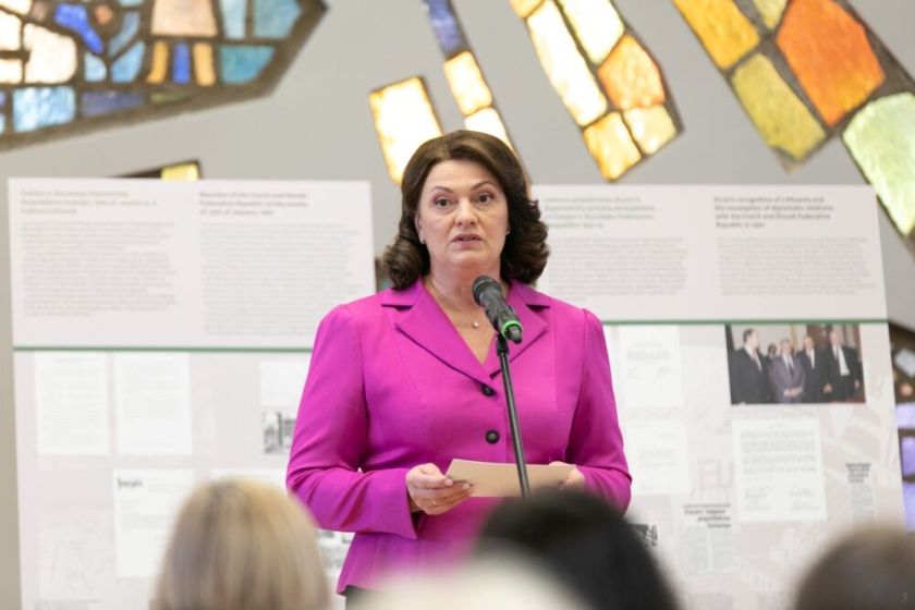 Nenugalimas dviejų šalių laisvės siekis: Lietuvos ir Čekijos pirmosios ponios atidarė parodą apie šalių diplomatinių santykių istoriją