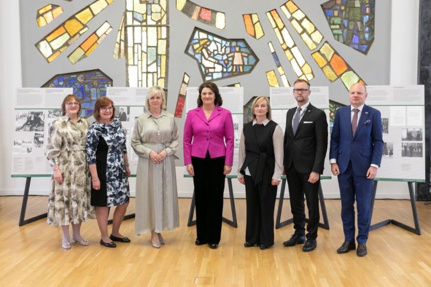 Nenugalimas dviejų šalių laisvės siekis: Lietuvos ir Čekijos pirmosios ponios atidarė parodą apie šalių diplomatinių santykių istoriją