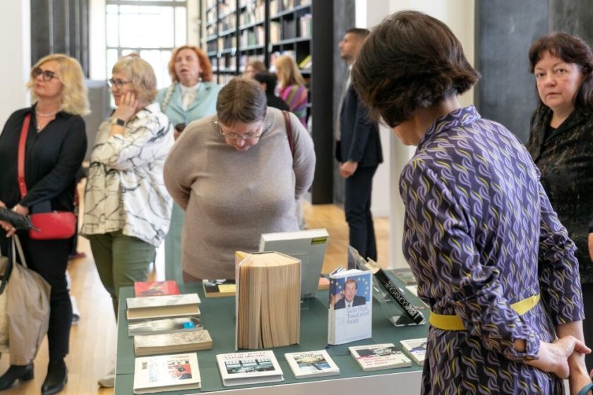Nenugalimas dviejų šalių laisvės siekis: Lietuvos ir Čekijos pirmosios ponios atidarė parodą apie šalių diplomatinių santykių istoriją