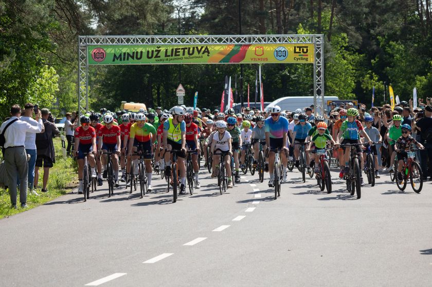 Gedulo ir vilties diena paminėta įkvepiant jaunąją kartą: „Minu už Lietuvą“ dalyvavo dviratininkai iš visos Lietuvos