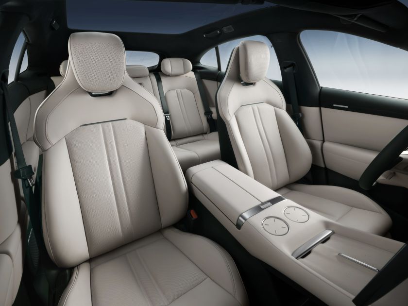 Naujiena elektromobilių rinkoje: daugiausiai – net 835 km vienu krovimu nuvažiuojantis SUV „Xiaomi YU7“