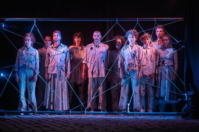 Į Klaipėdą kviečia spalvingasis gatvės teatrų festivalis „Šermukšnis“