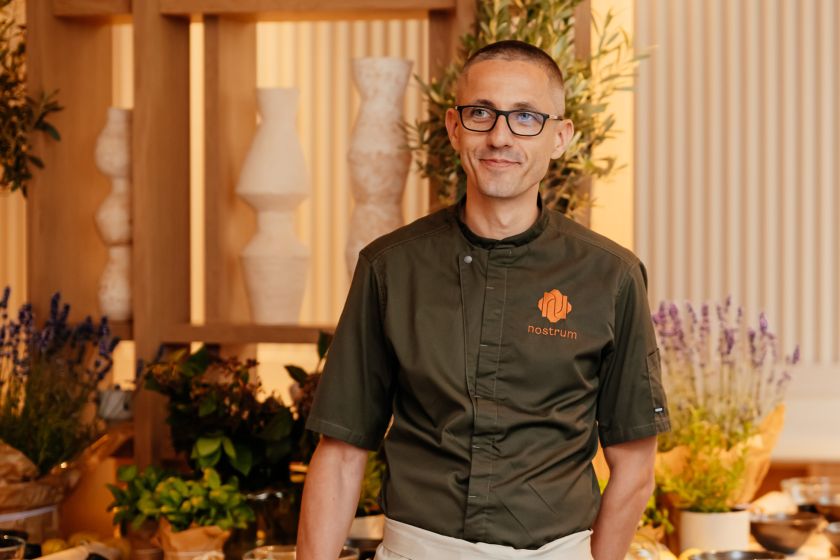 Vis daugiau lietuvių atranda graikišką pitos duoną: „Nostrum” restorano šefas pasidalino autentišku receptu, pagal kurį pitą namuose išsikeps kiekvienas