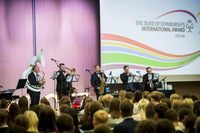 Daugiau nei pusė tūkstančio jaunuolių šventė savo asmeninį augimą – įvyko tarptautinės DofE programos apdovanojimų ceremonija