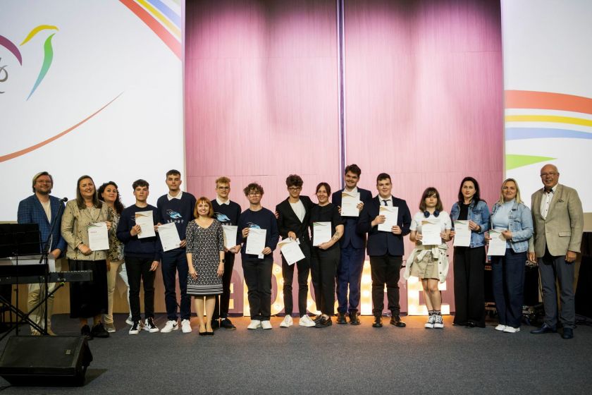 Daugiau nei pusė tūkstančio jaunuolių šventė savo asmeninį augimą – įvyko tarptautinės DofE programos apdovanojimų ceremonija
