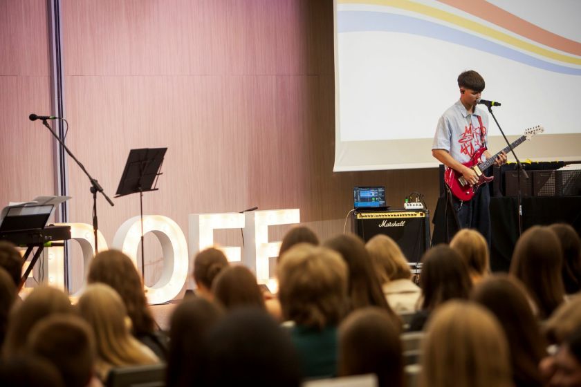 Daugiau nei pusė tūkstančio jaunuolių šventė savo asmeninį augimą – įvyko tarptautinės DofE programos apdovanojimų ceremonija
