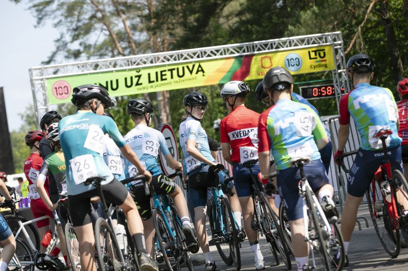 Gedulo ir vilties diena paminėta įkvepiant jaunąją kartą: „Minu už Lietuvą“ dalyvavo dviratininkai iš visos Lietuvos