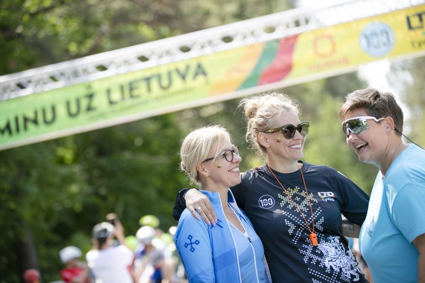 Gedulo ir vilties diena paminėta įkvepiant jaunąją kartą: „Minu už Lietuvą“ dalyvavo dviratininkai iš visos Lietuvos