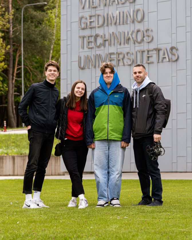 Universiteto studentai įrodė: inžinerinis mąstymas puikiai dera su kūrybiškumu