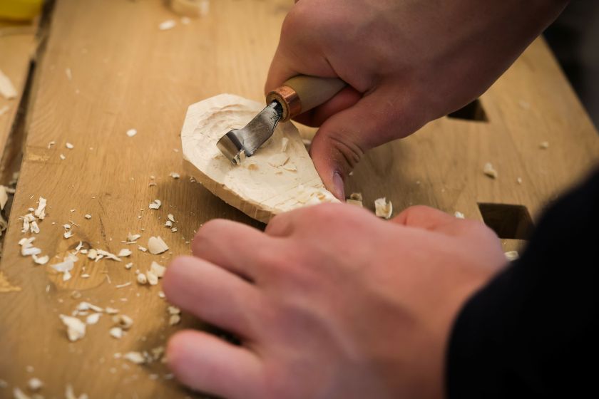 Senieji amatai – jaunose rankose: kaip Kuršėnų jaunimas atrado tradicinių amatų grožį