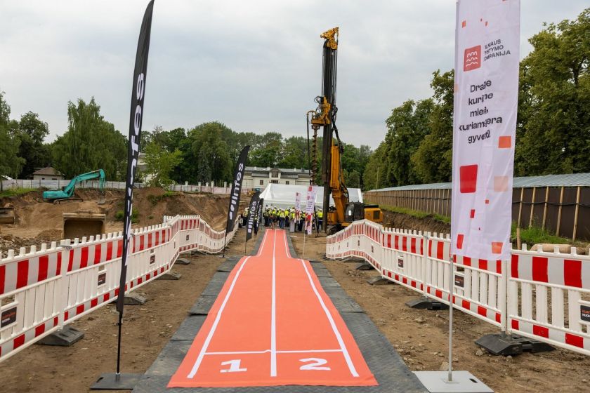 Sporto pažadas ateičiai: įkasta kapsulė būsimame lengvosios atletikos manieže