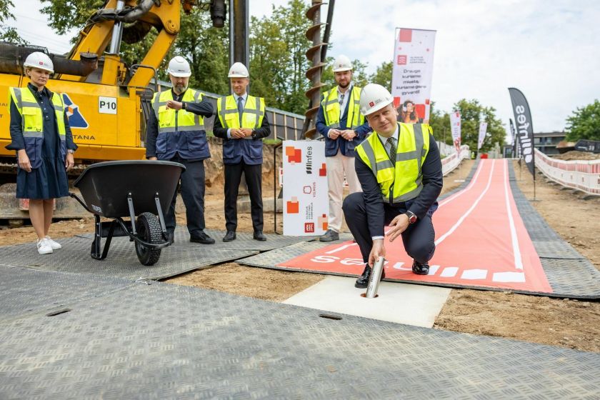 Sporto pažadas ateičiai: įkasta kapsulė būsimame lengvosios atletikos manieže