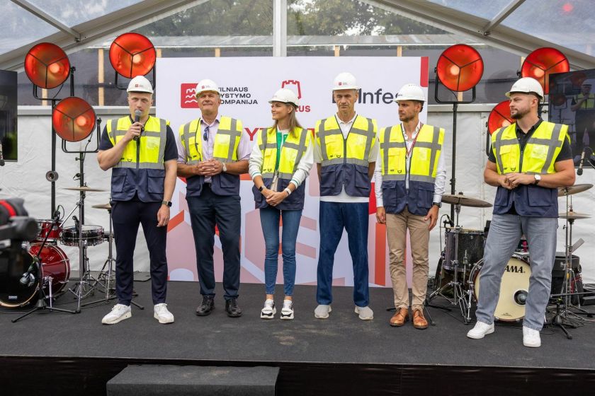 Sporto pažadas ateičiai: įkasta kapsulė būsimame lengvosios atletikos manieže