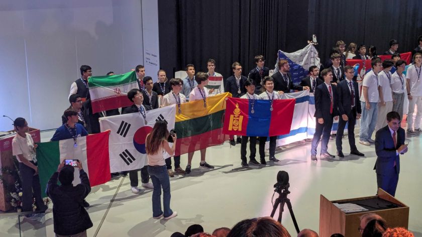 Lietuvos mokiniai tarptautinėje fizikos olimpiadoje iškovojo sidabrą ir bronzą