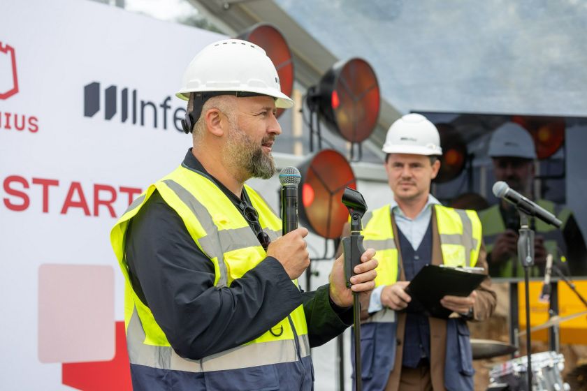 Sporto pažadas ateičiai: įkasta kapsulė būsimame lengvosios atletikos manieže