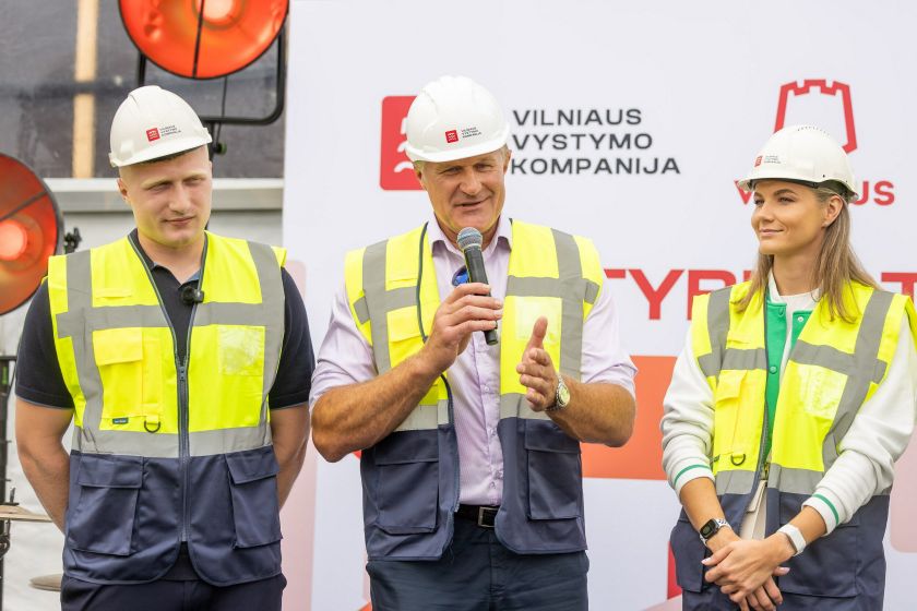 Sporto pažadas ateičiai: įkasta kapsulė būsimame lengvosios atletikos manieže