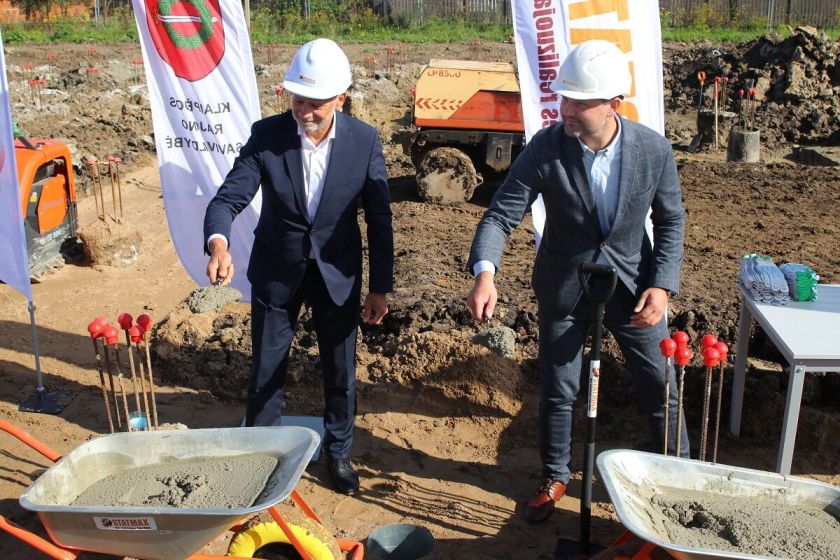 Simbolinės kapsulės ateities kartoms įkasimu įprasmintos prasidėjusios Mazūriškių darželio statybos