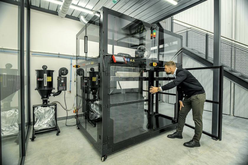 Į Lietuvą atkeliavo vienas didžiausių 3D spausdintuvų Baltijos regione: leis kurti išskirtines medžiagas