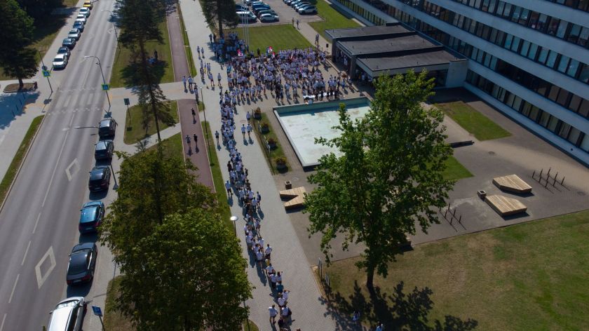 KTU įvadinėje savaitėje – pokalbis su Giedriumi Savicku, gyvos muzikos koncertas ir komikų pasirodymai