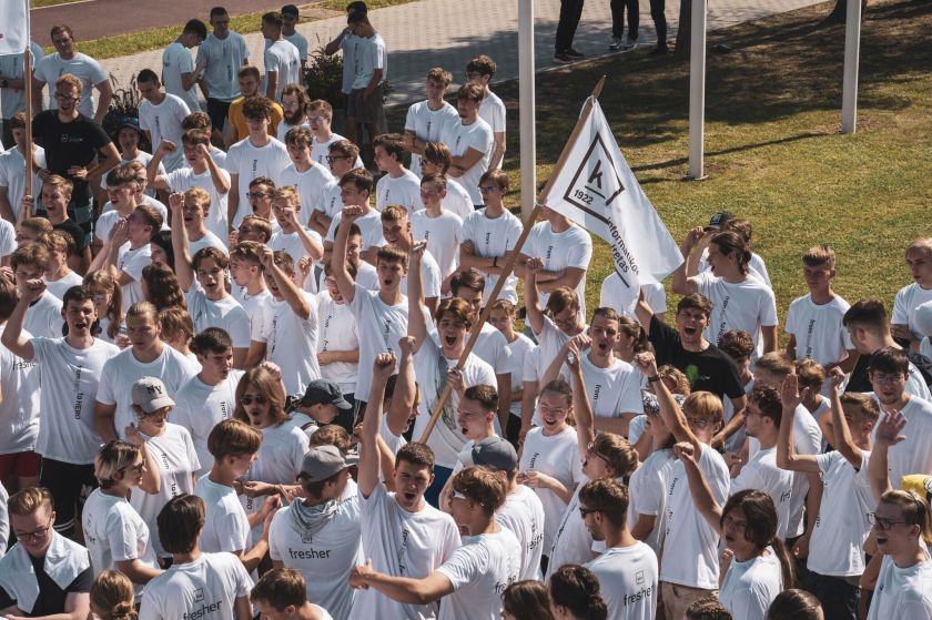 KTU įvadinėje savaitėje – pokalbis su Giedriumi Savicku, gyvos muzikos koncertas ir komikų pasirodymai