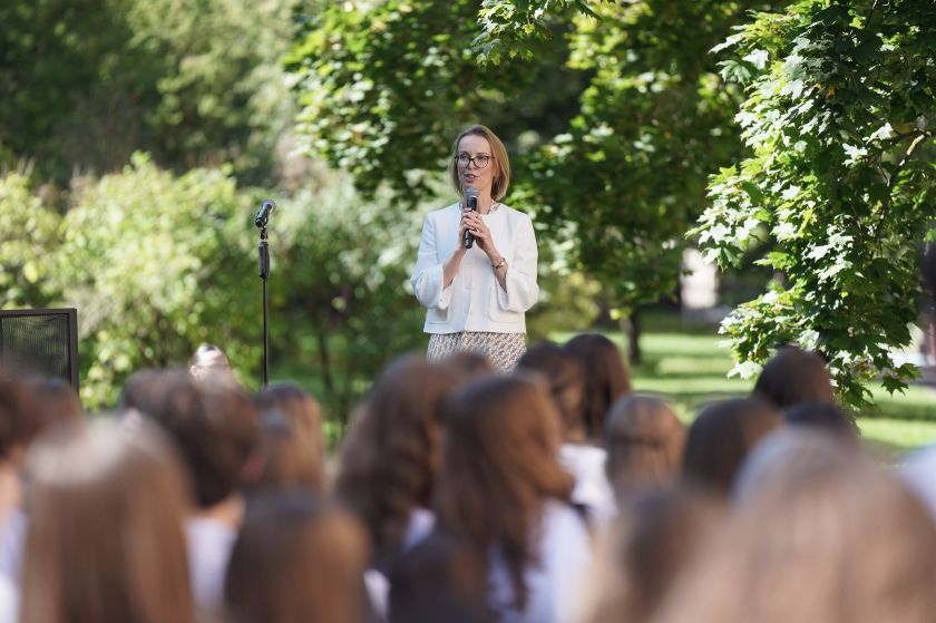 Pusė tūkstančio pirmakursių medicinos studentų sustojo į simbolinę „A” raidę: prasidėjo pilietinė akcija „Gyvoji Lietuvos ABC“